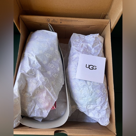 UGG Fluff Yeah Slide Pride Rainbow Purple Fur Slippers Womens Size 9 w/box - Picture 7 of 7